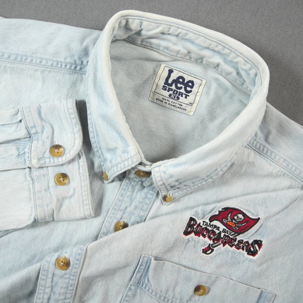 Vintage Faded Buccaneers Lee Sport Tampa Bay NFL Denim Button Down Men Shirt XL